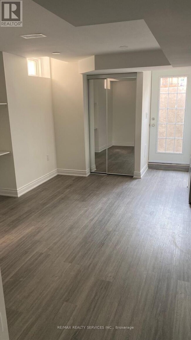 property at 17 Sinatra St