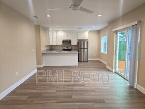 452 Tracy Ln in Reno, NV - Building Photo - Building Photo