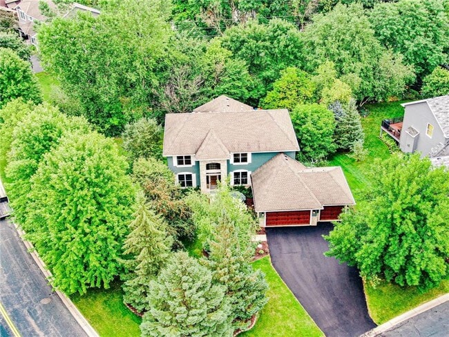 2456 Hunter Dr in Chanhassen, MN - Building Photo - Building Photo