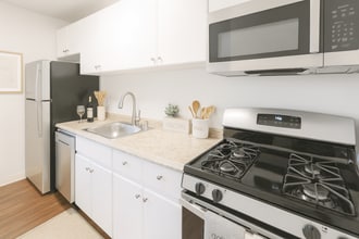 City Walk Apartments in Concord, CA - Building Photo - Building Photo