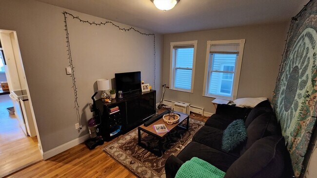 305 Chelsea St in Boston, MA - Building Photo - Building Photo