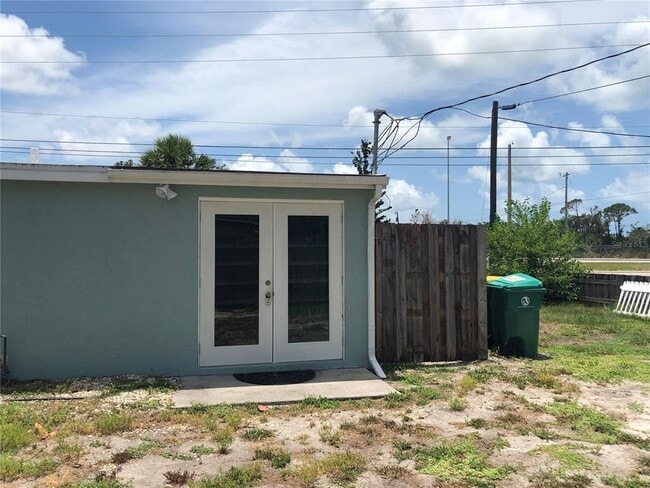 1395 Sharlo Ln in Englewood, FL - Building Photo - Building Photo
