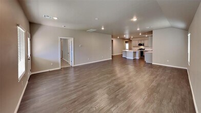 2724 Dennis Dr in Yukon, OK - Building Photo - Building Photo