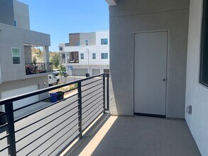 27226 Cranmore Wy in Valencia, CA - Foto de edificio - Building Photo