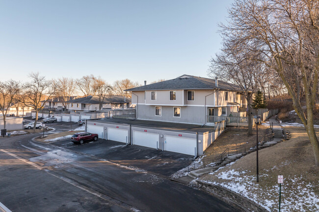 Westbrooke Patio Homes in Hopkins, MN - Building Photo - Building Photo