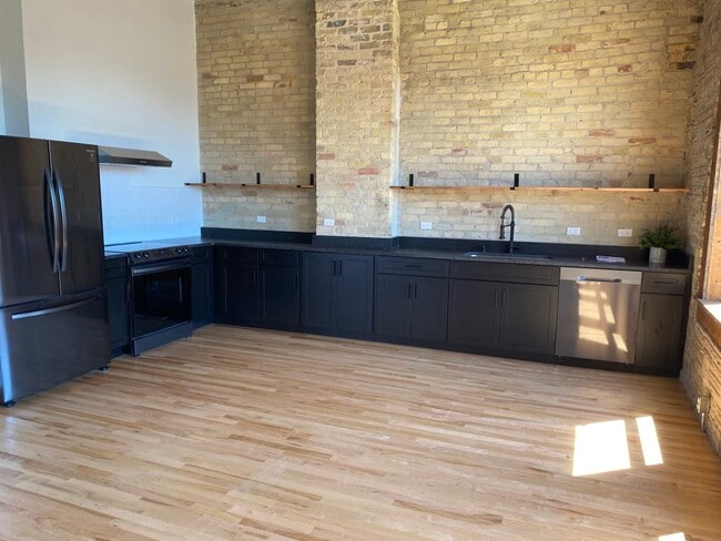 403 Main St, Unit 2A in Racine, WI - Building Photo - Building Photo