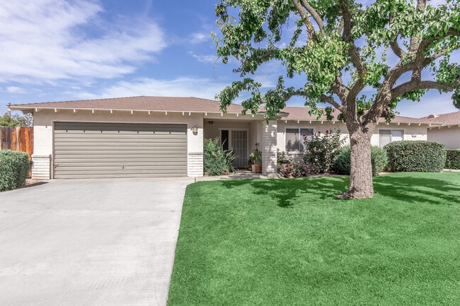 Stockdale Garden Villas in Bakersfield, CA - Foto de edificio - Building Photo