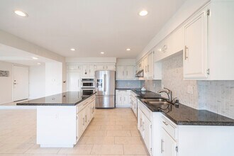 2209 W 25th St, Unit #7 in San Pedro, CA - Building Photo - Building Photo