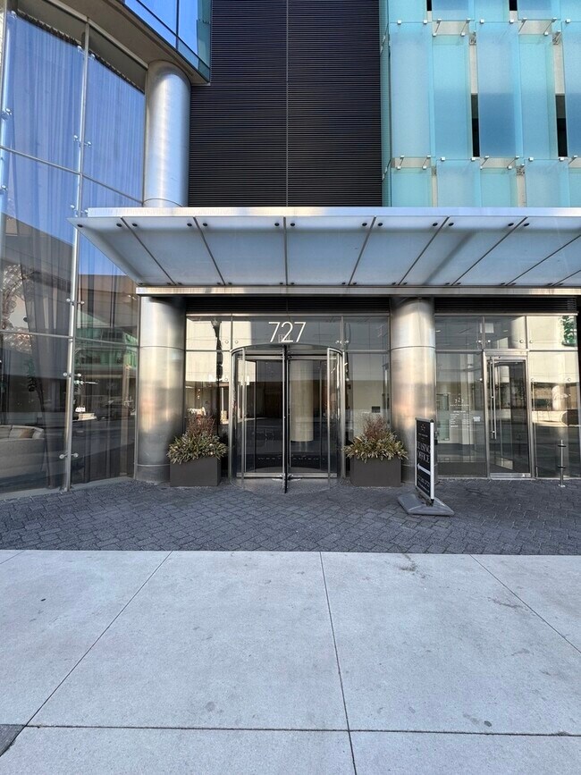 property at 727 W Madison St