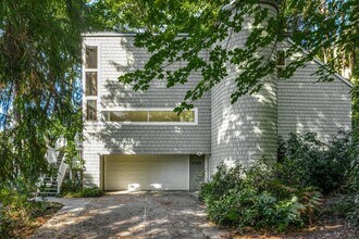 2914 E Lake Sammamish Pkwy NE in Sammamish, WA - Building Photo - Building Photo