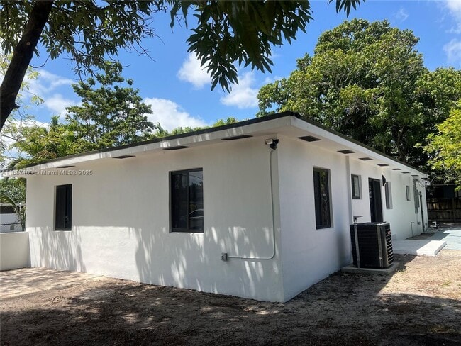 14001 NW 10th Ave in Miami, FL - Building Photo - Building Photo