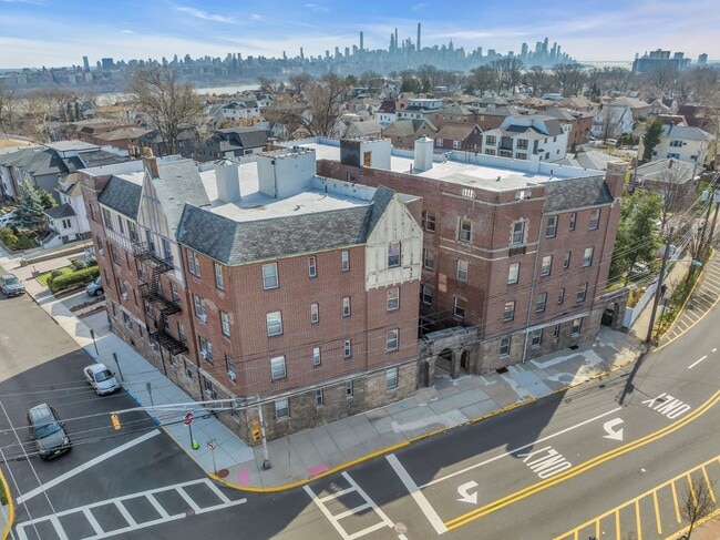 Hudson Crest - Cliffside Park