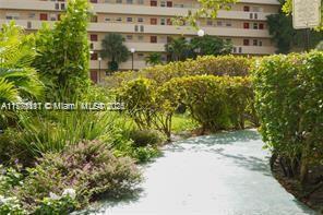 1690 NE 191st St in Miami, FL - Building Photo