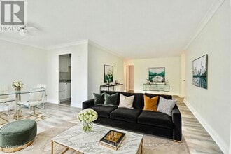 2 Grove St E in Barrie, ON - Building Photo - Building Photo