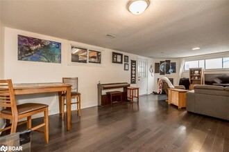 37 Grove St W in Barrie, ON - Building Photo - Building Photo