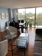 10747 Wilshire Blvd, Unit 808 in Los Angeles, CA - Building Photo - Building Photo