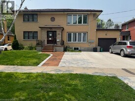 240 Chapel St in Kitchener, ON - Building Photo