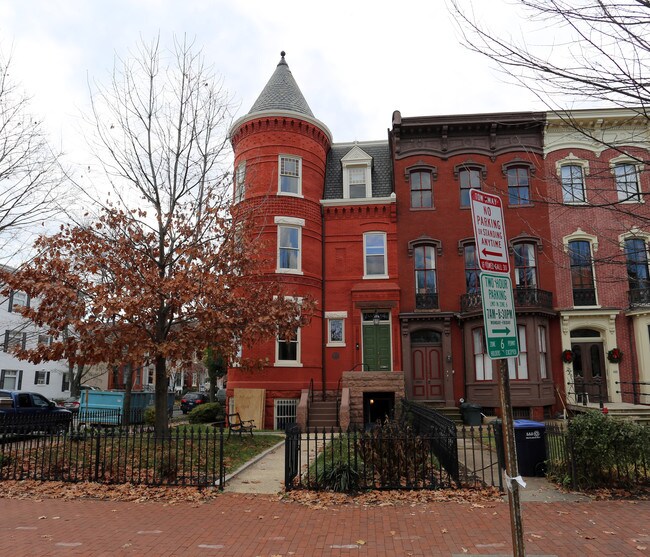 329 East Capitol St NE in Washington, DC - Building Photo - Building Photo