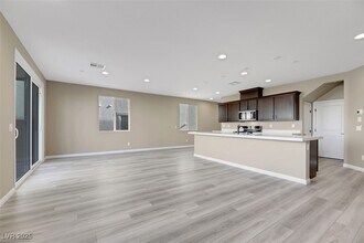 10602 Dryades Ave in Las Vegas, NV - Building Photo - Building Photo