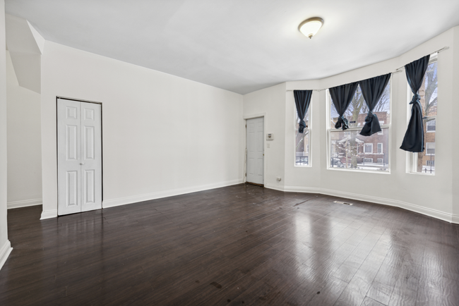6346 S Saint Lawrence Ave in Chicago, IL - Building Photo - Building Photo