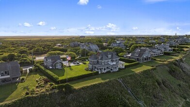 63 Baxter Rd in Nantucket, MA - Building Photo - Building Photo