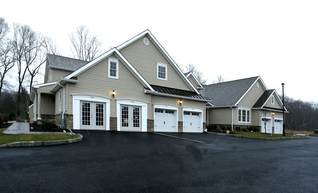 Boulder at Eagle Oaks in Farmingdale, NJ - Building Photo - Building Photo