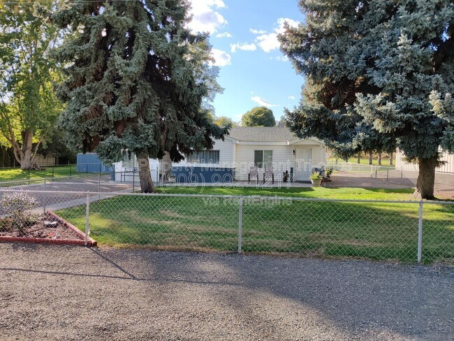 44102 Dimmick Rd in Benton City, WA - Building Photo - Building Photo