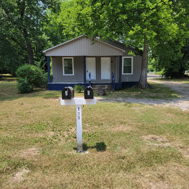 915 NW Magnolia Dr in Huntsville, AL - Building Photo - Building Photo