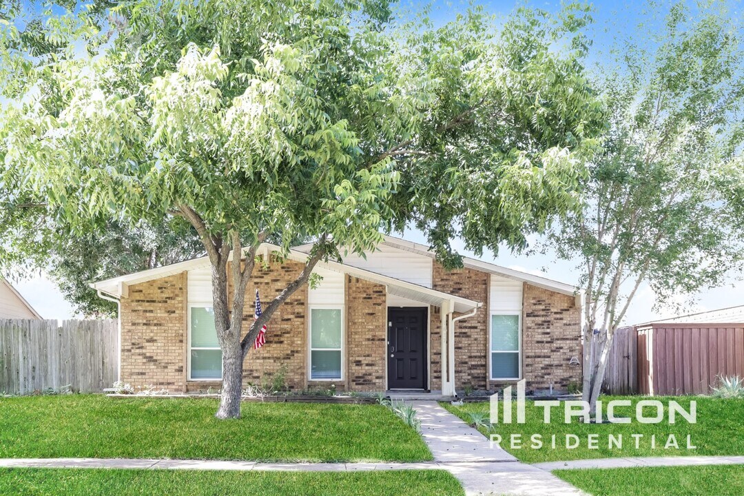 1617 Wilderness Trail in Grand Prairie, TX - Building Photo