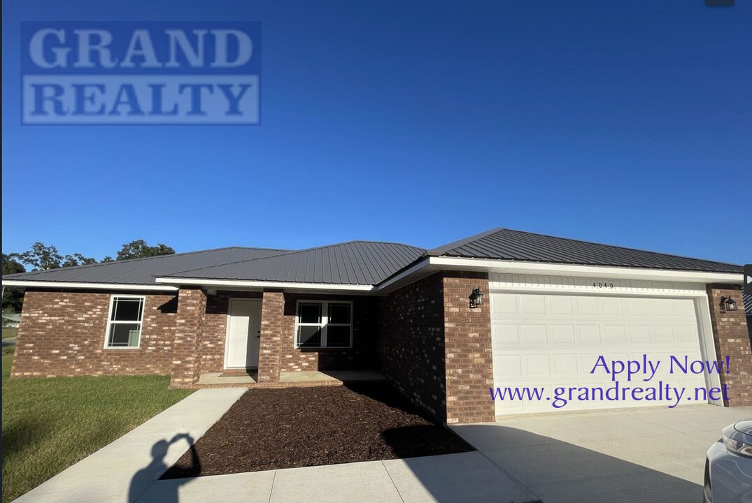 4040 Roxies Ln in Milton, FL - Building Photo