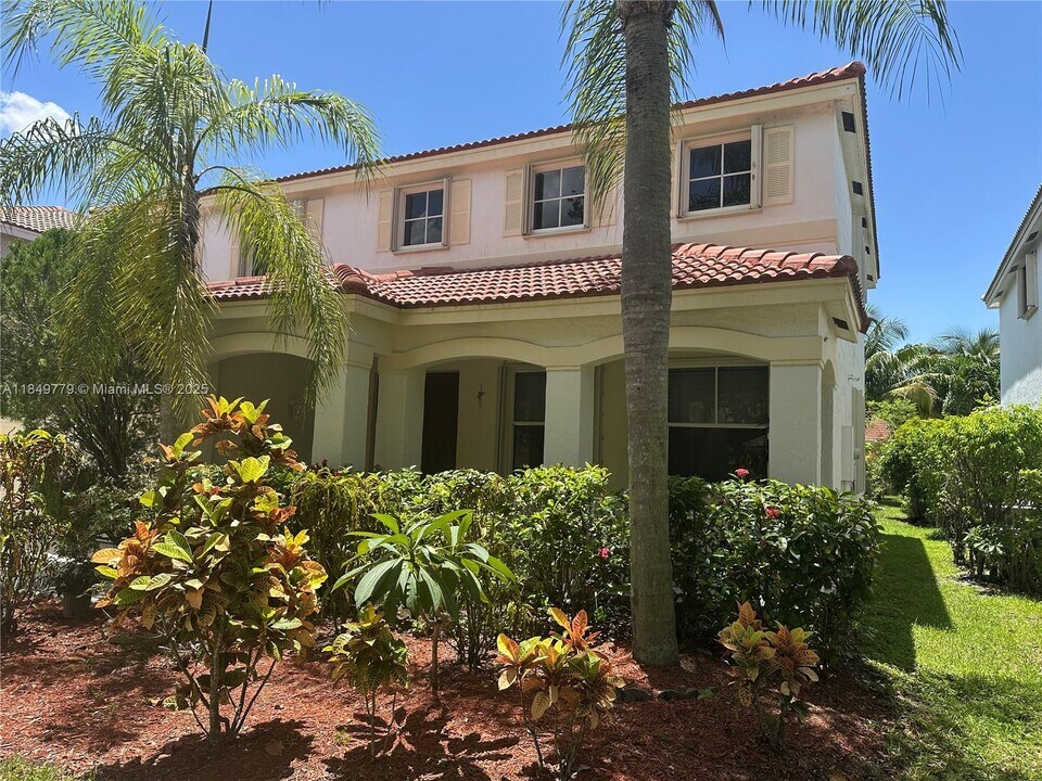 4383 Laurel Ridge Cir in Weston, FL - Building Photo