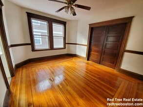 250 Belgrade Ave, Unit 2 in Boston, MA - Foto de edificio - Building Photo