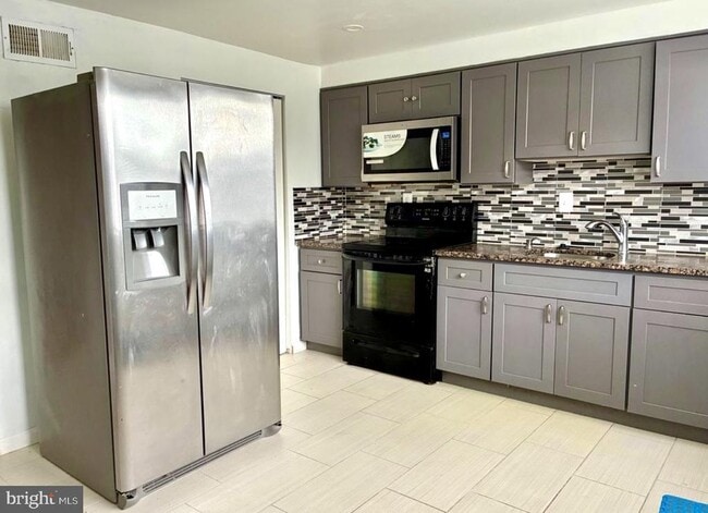 3219 Bero Rd in Halethorpe, MD - Building Photo - Building Photo