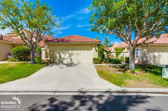 2565 Holly Valley Dr in Vista, CA - Building Photo
