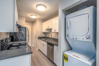 3030 Lake City in Seattle, WA - Foto de edificio - Interior Photo