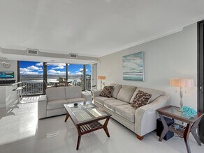 3000 N Ocean Dr in West Palm Beach, FL - Foto de edificio - Building Photo