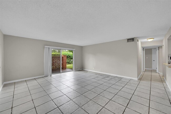 11607 NW 29th St, Unit 3b in Coral Springs, FL - Building Photo - Building Photo