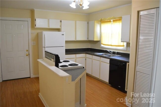 736 Mocksville Hwy in Statesville, NC - Building Photo - Building Photo