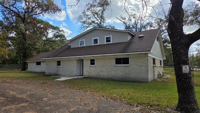 1600 Southern Oaks Dr in Conroe, TX - Building Photo - Building Photo