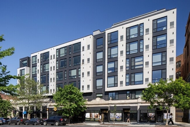 AdMo Heights in Washington, DC - Foto de edificio - Building Photo