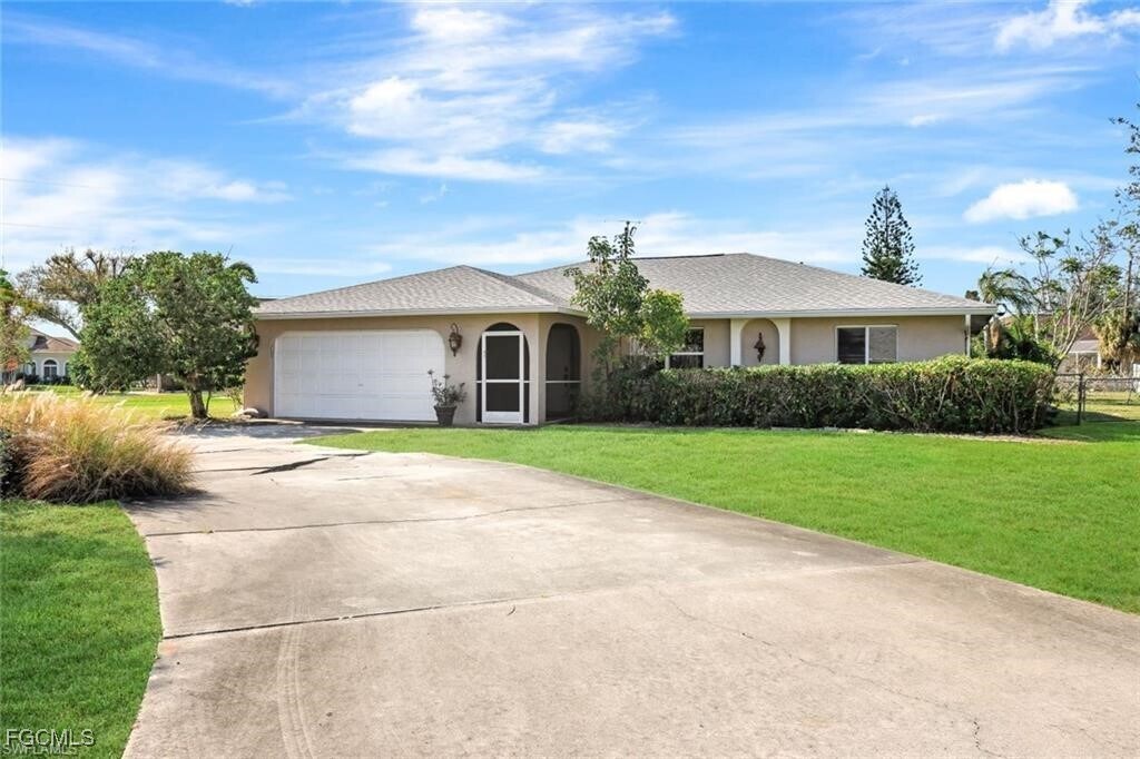 1124 SE 4th St in Cape Coral, FL - Building Photo