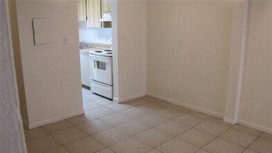 5122 E Temple Heights Rd in Tampa, FL - Building Photo - Building Photo