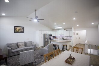 1599 S Main St in Bountiful, UT - Foto de edificio - Building Photo