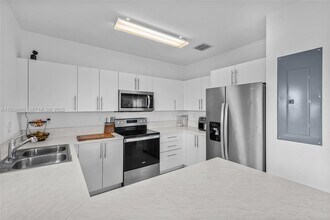 1270 NW 3rd Ln in Florida City, FL - Foto de edificio - Building Photo