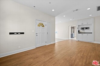 825 Larrabee St in West Hollywood, CA - Building Photo - Building Photo