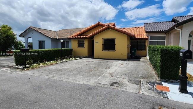 5046 SW 145th Ave in Miami, FL - Building Photo - Building Photo