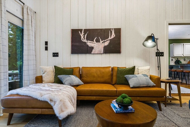 2420 Hopkins Dr in McGaheysville, VA - Building Photo - Building Photo