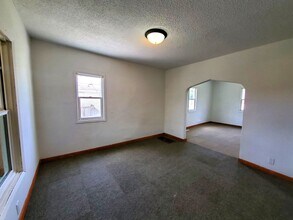 919 Oneida St in Waterloo, IA - Building Photo - Building Photo