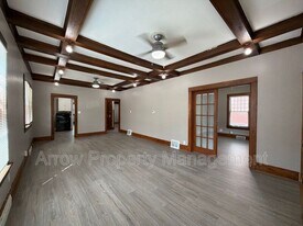2049 Worthington Ave in Lincoln, NE - Building Photo