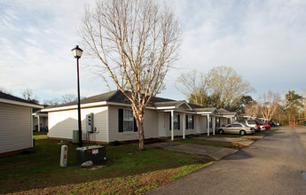 Robins Place in Pensacola, FL - Foto de edificio - Building Photo